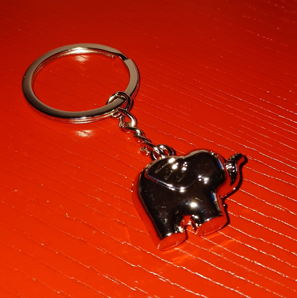 Elephant Keychain - Picture 4 of 5